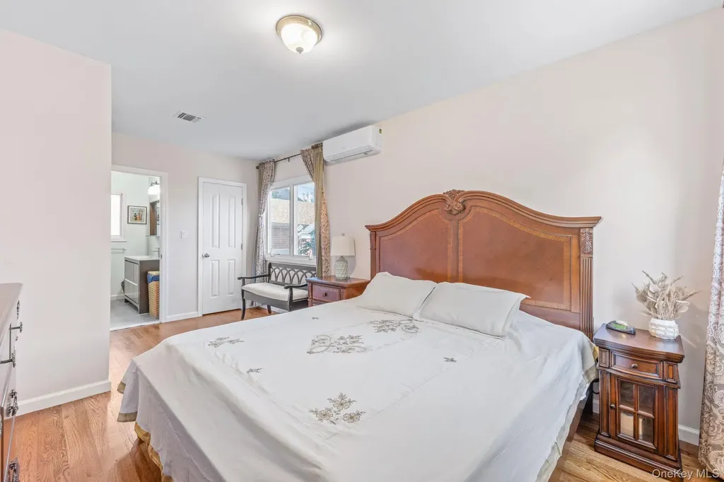 18 Rose Lane New Hyde Park NY 11040