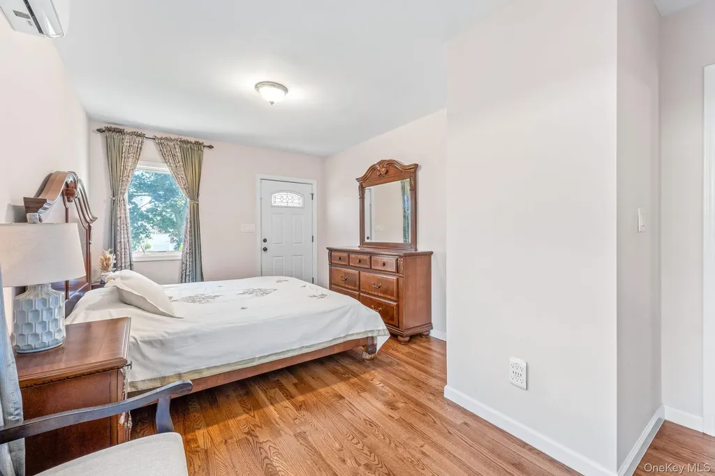 18 Rose Lane New Hyde Park NY 11040