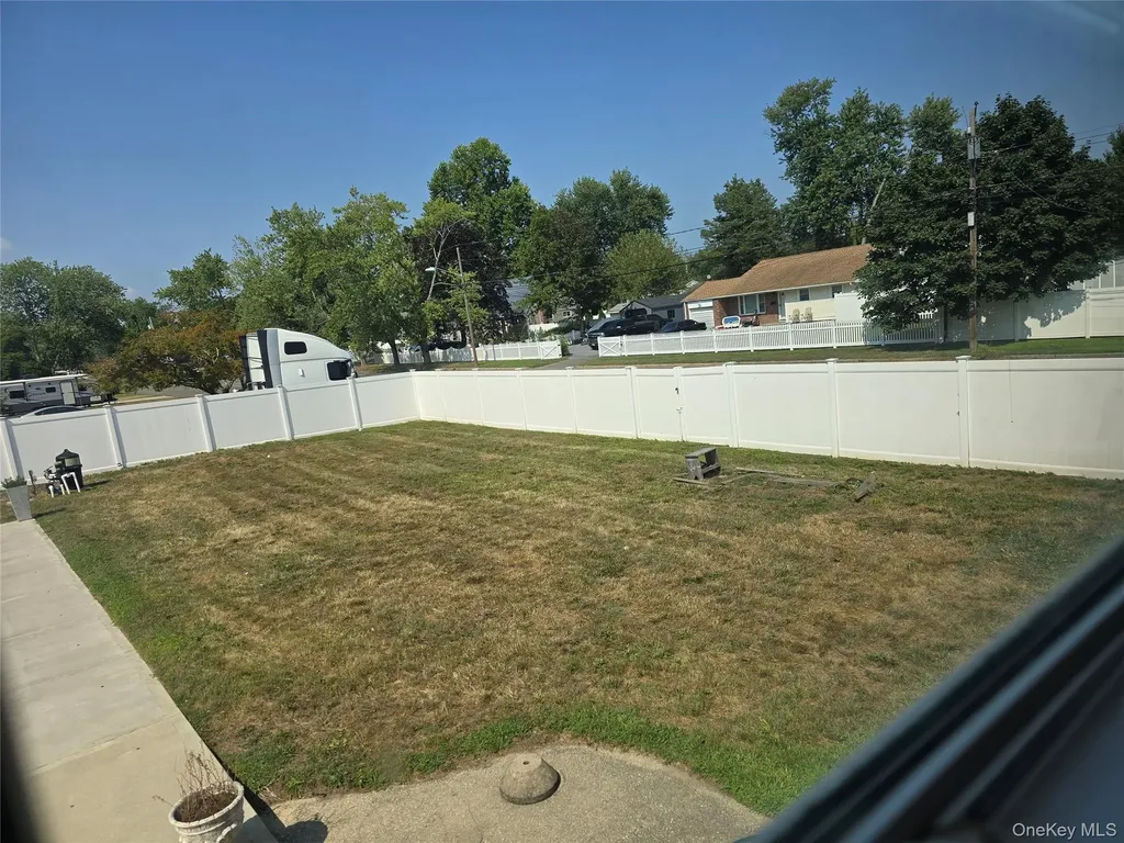 41 Peach Place Bay Shore NY 11706