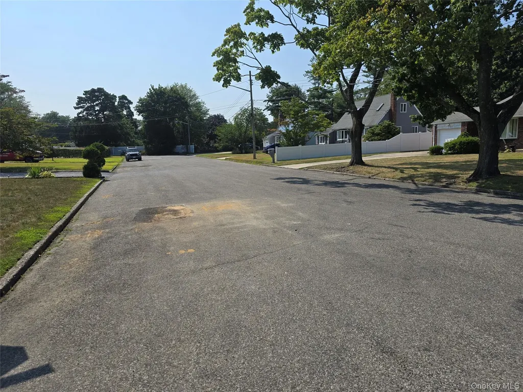 41 Peach Place Bay Shore NY 11706
