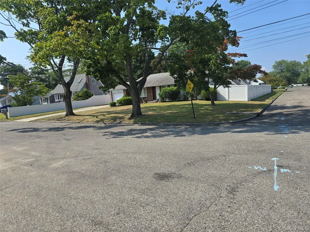 41 Peach Place Bay Shore NY 11706