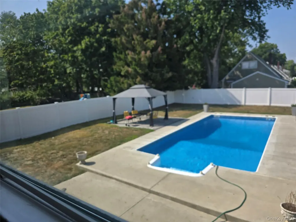41 Peach Place Bay Shore NY 11706