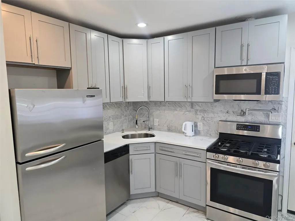 41 Peach Place Bay Shore NY 11706