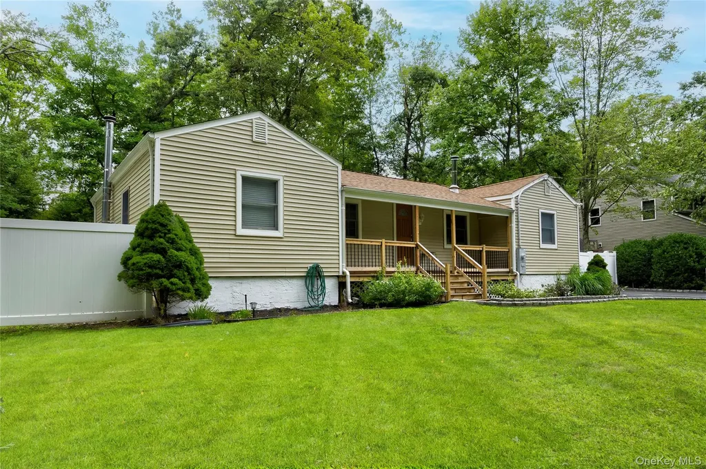 238 Locust Drive Rocky Point NY 11778
