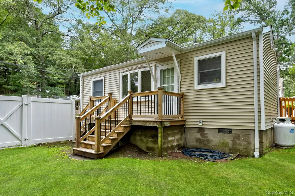 238 Locust Drive Rocky Point NY 11778