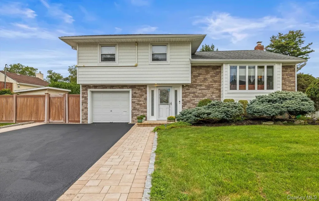 11 Dartmouth Drive Plainview NY 11803