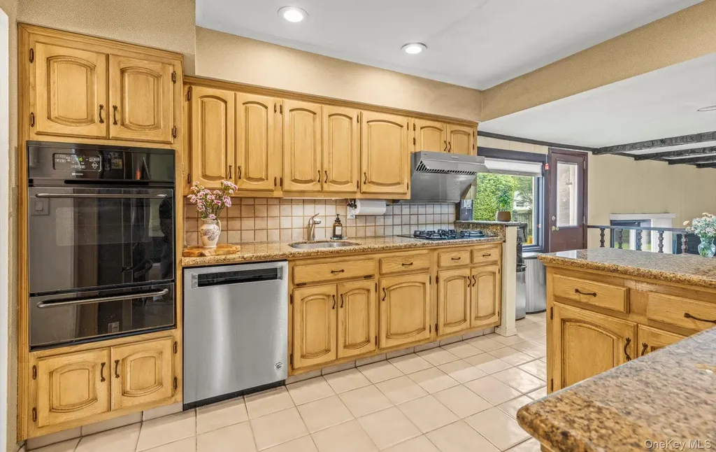 11 Dartmouth Drive Plainview NY 11803