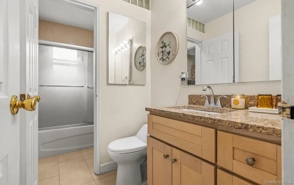 11 Dartmouth Drive Plainview NY 11803