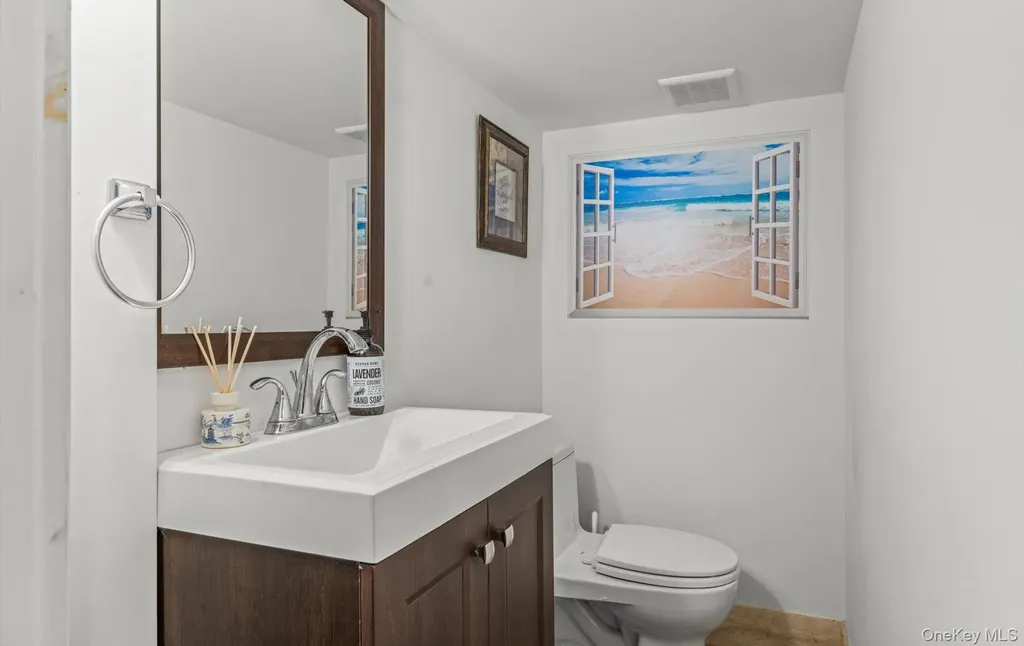 11 Dartmouth Drive Plainview NY 11803