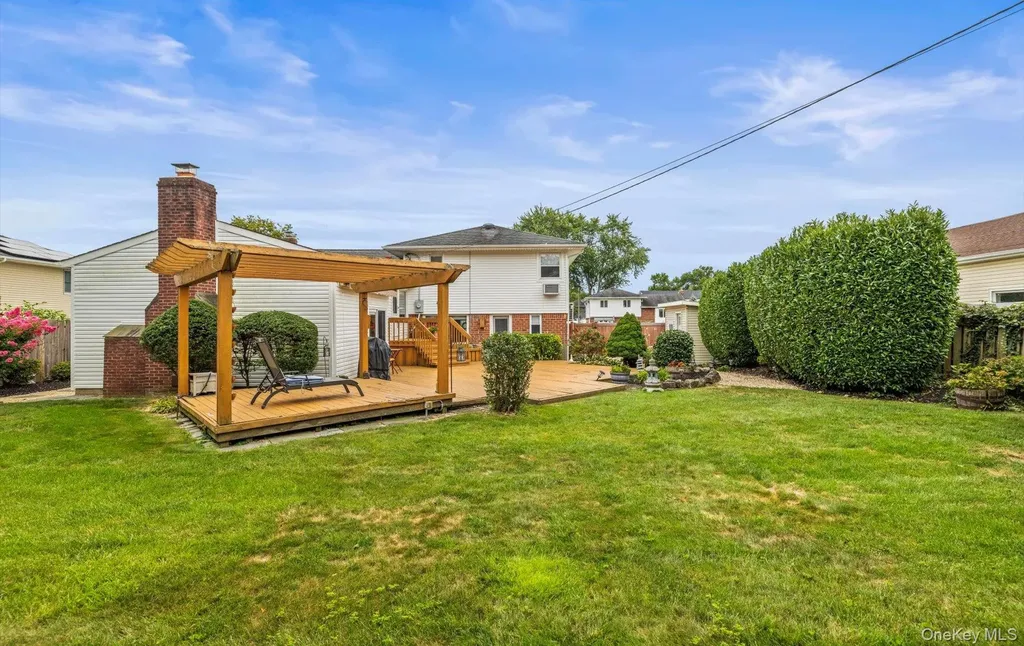 11 Dartmouth Drive Plainview NY 11803