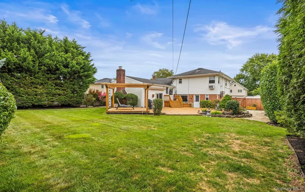 11 Dartmouth Drive Plainview NY 11803