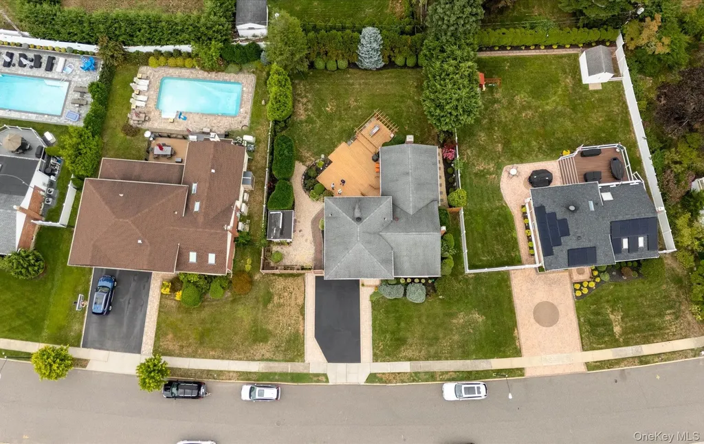 11 Dartmouth Drive Plainview NY 11803
