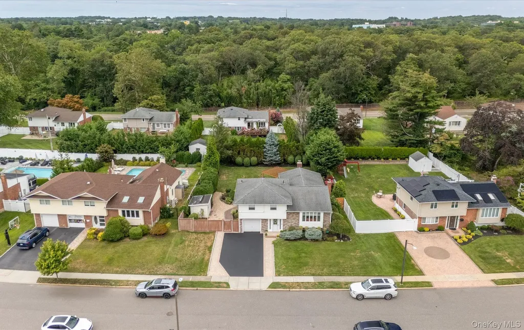 11 Dartmouth Drive Plainview NY 11803