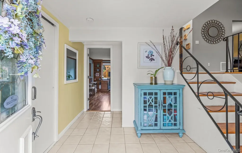 11 Dartmouth Drive Plainview NY 11803