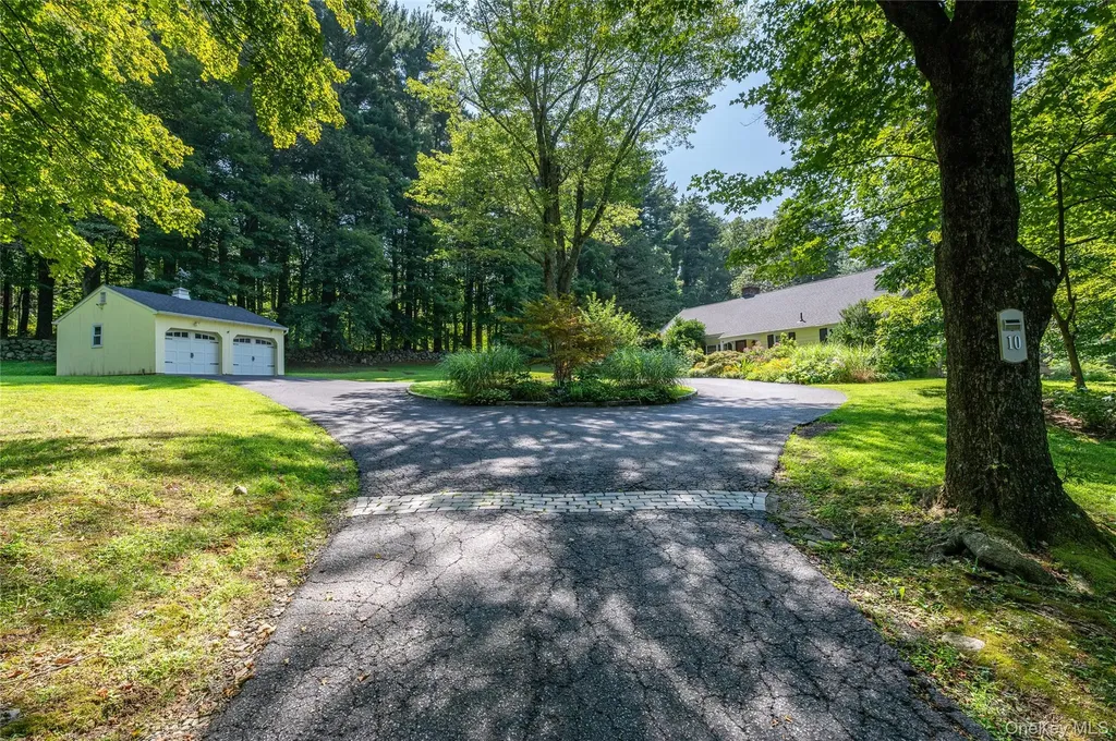 10 Mark Mead Road Cross River NY 10518