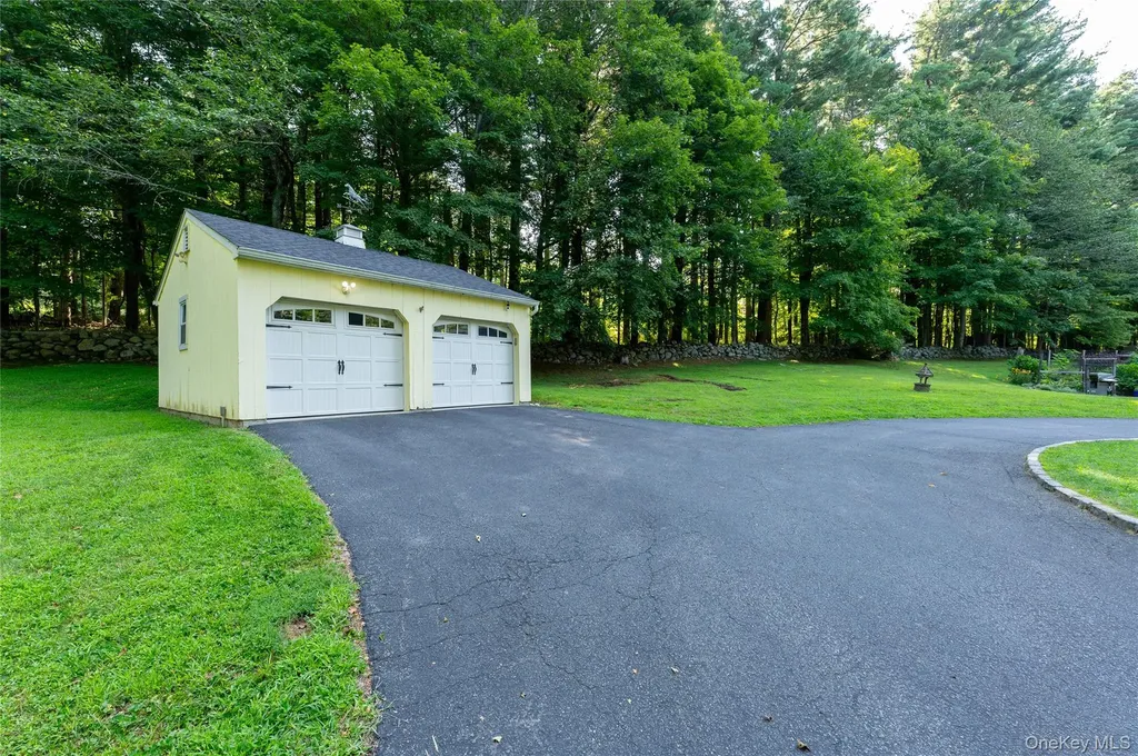 10 Mark Mead Road Cross River NY 10518