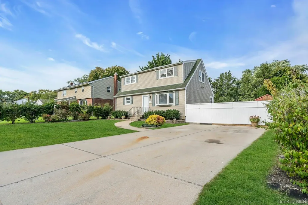 51 Arbor Lane Centereach NY 11720