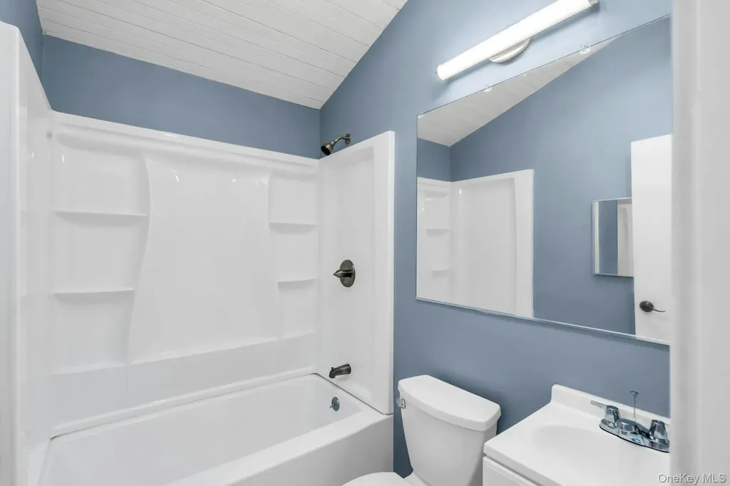 51 Arbor Lane Centereach NY 11720