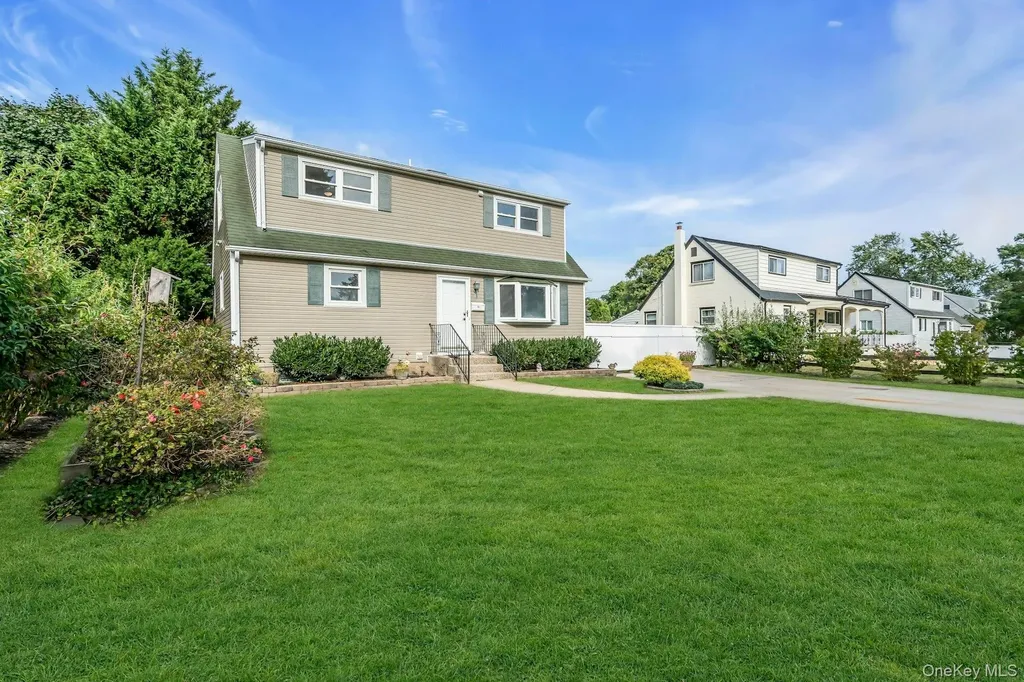 51 Arbor Lane Centereach NY 11720