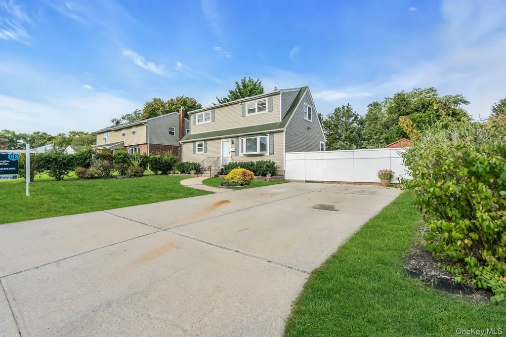51 Arbor Lane Centereach NY 11720