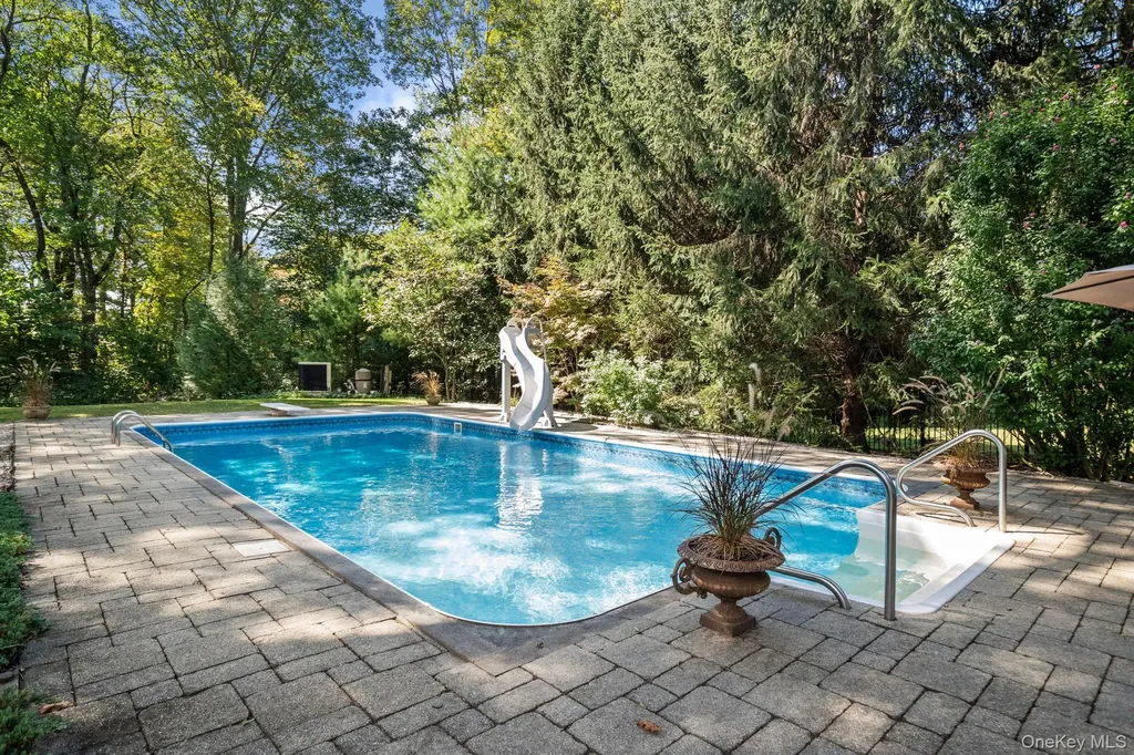 6 Ridge Circle Mahopac NY 10541