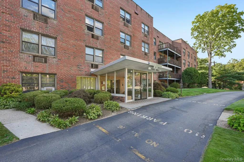 5 Oakdale Manor Suffern NY 10901