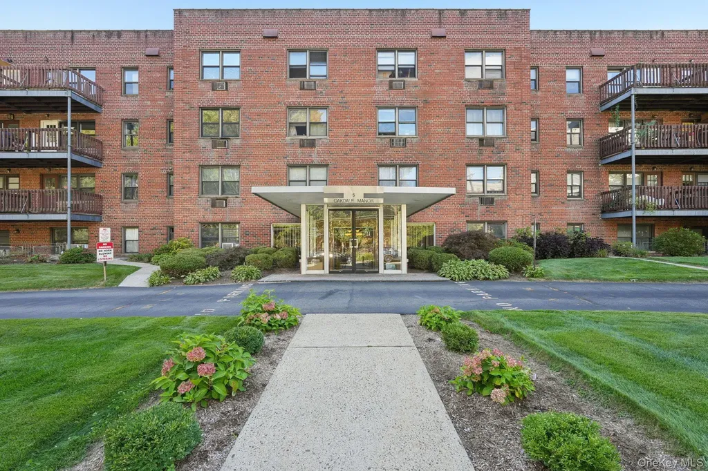 5 Oakdale Manor Suffern NY 10901