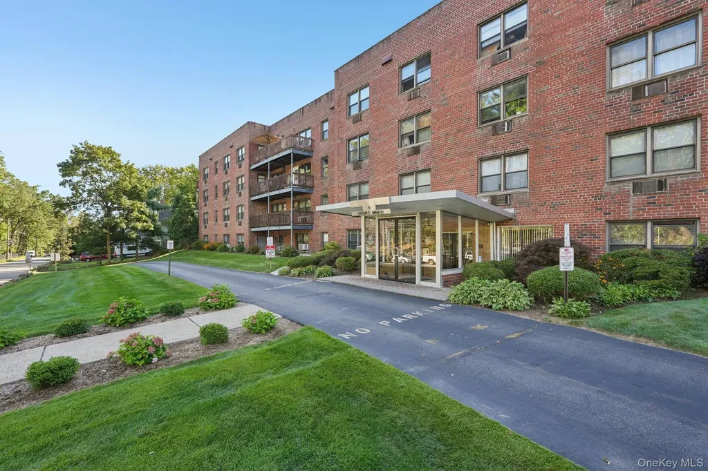 5 Oakdale Manor Suffern NY 10901