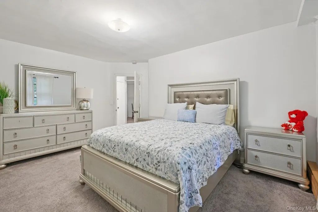 5 Oakdale Manor Suffern NY 10901