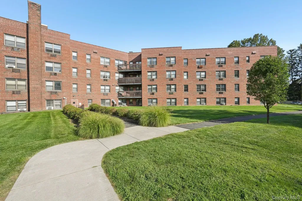 5 Oakdale Manor Suffern NY 10901