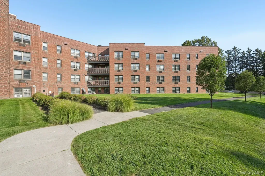 5 Oakdale Manor Suffern NY 10901