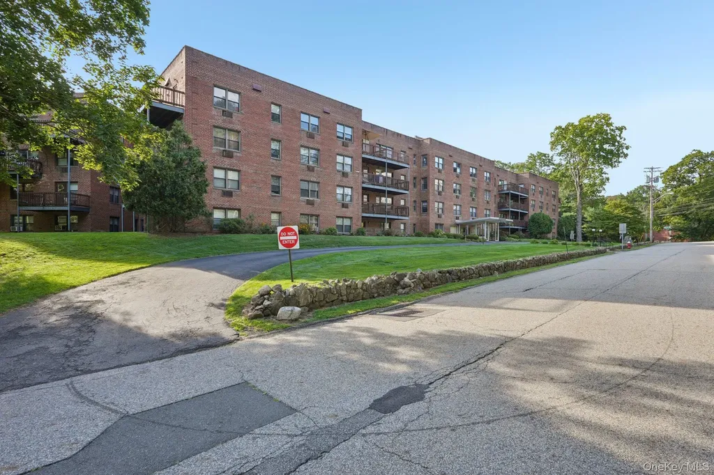 5 Oakdale Manor Suffern NY 10901