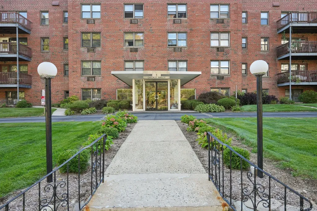 5 Oakdale Manor Suffern NY 10901