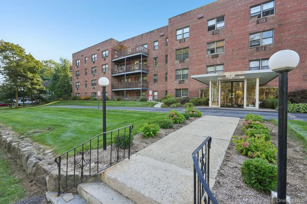 5 Oakdale Manor Suffern NY 10901