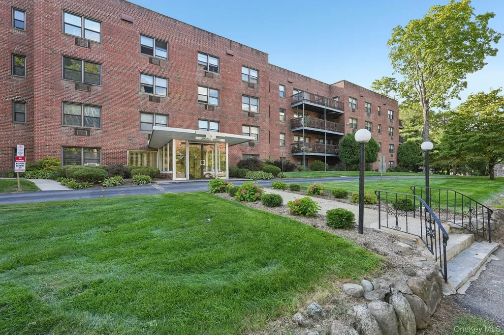 5 Oakdale Manor Suffern NY 10901