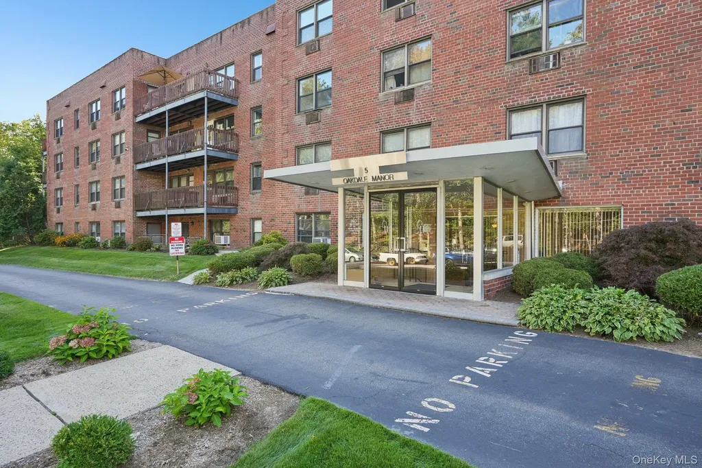 5 Oakdale Manor Suffern NY 10901