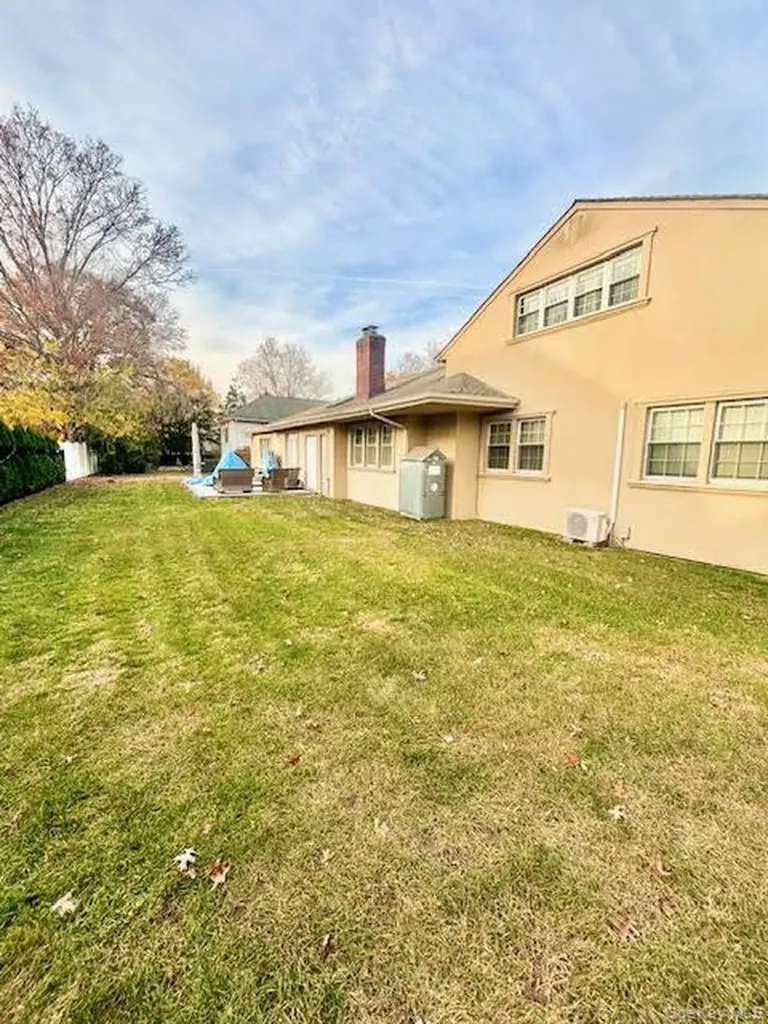 573 Fairway Drive Woodmere NY 11598
