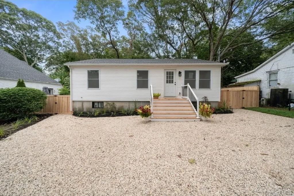 72 Oak Avenue Riverhead NY 11901