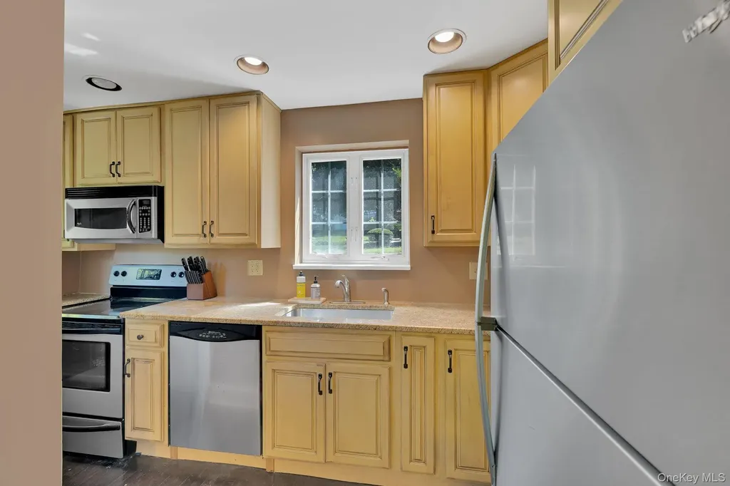 11 Seaman Road Poughkeepsie NY 12601