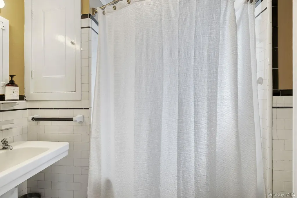 11 Seaman Road Poughkeepsie NY 12601