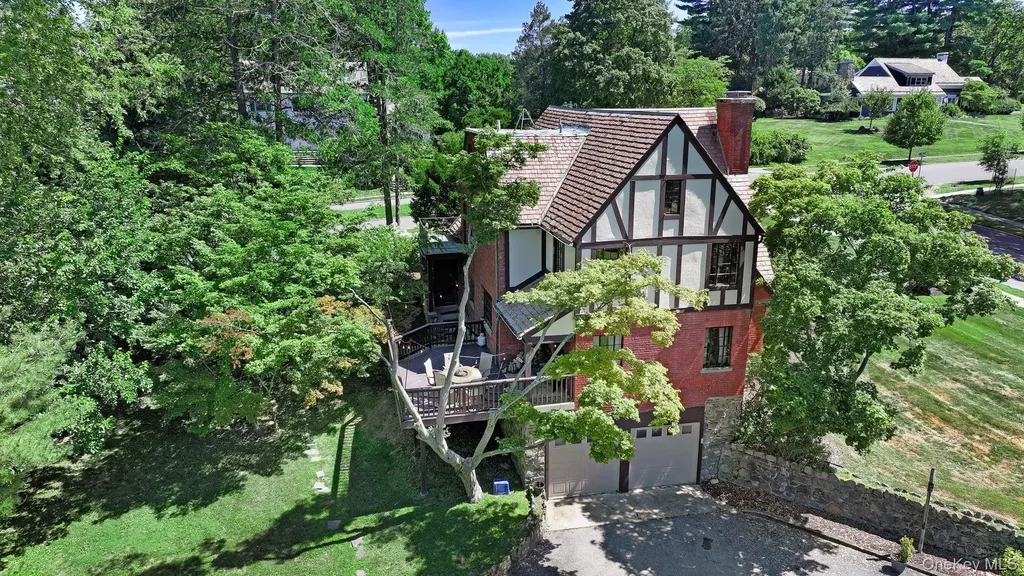 11 Seaman Road Poughkeepsie NY 12601