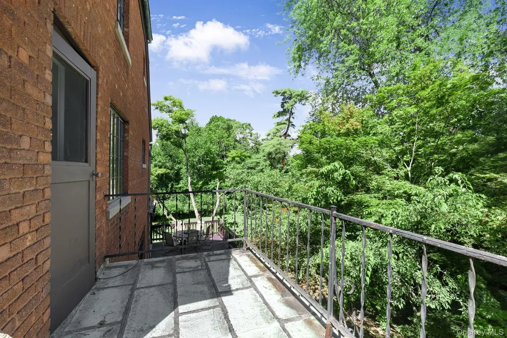 11 Seaman Road Poughkeepsie NY 12601