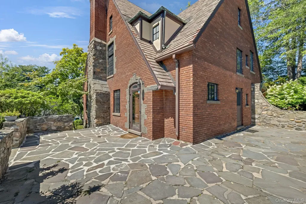 11 Seaman Road Poughkeepsie NY 12601