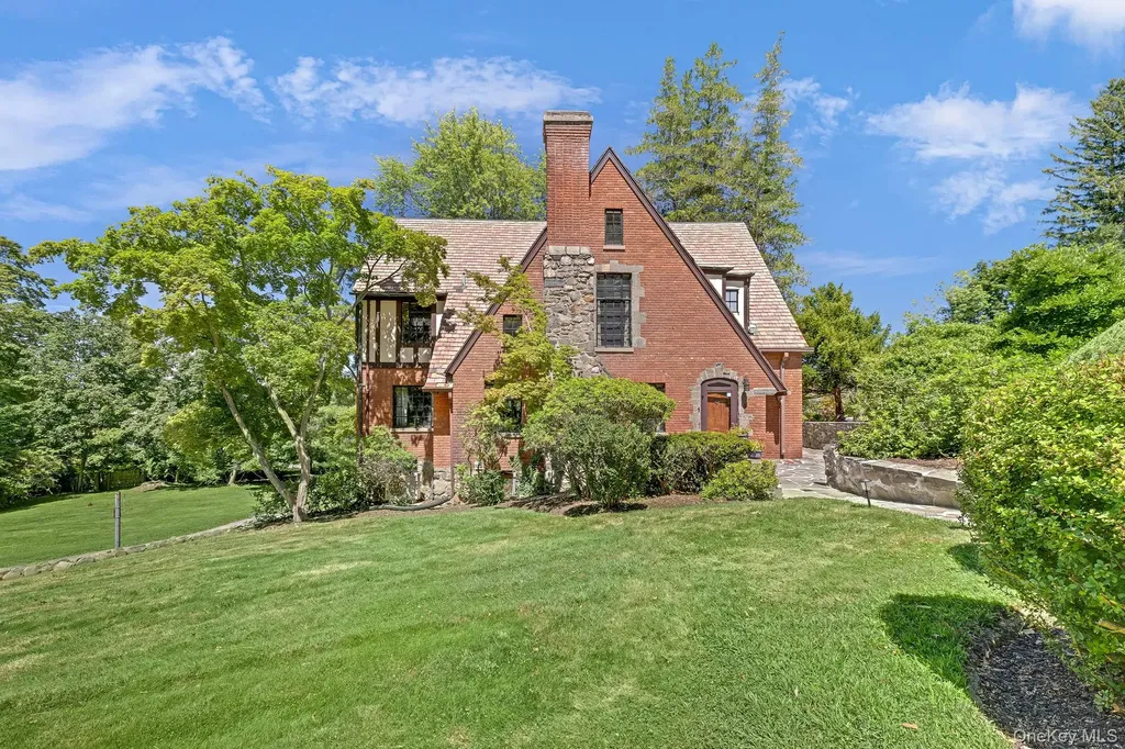 11 Seaman Road Poughkeepsie NY 12601