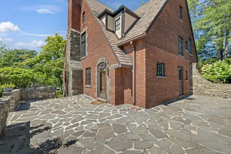 11 Seaman Road Poughkeepsie NY 12601