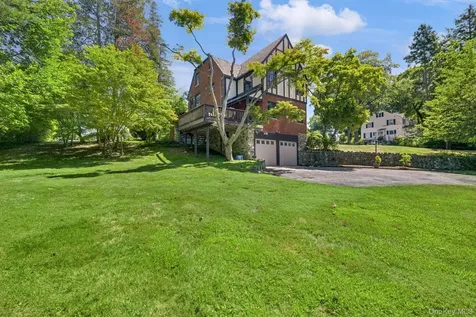 11 Seaman Road Poughkeepsie NY 12601