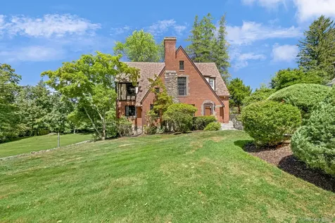 11 Seaman Road Poughkeepsie NY 12601