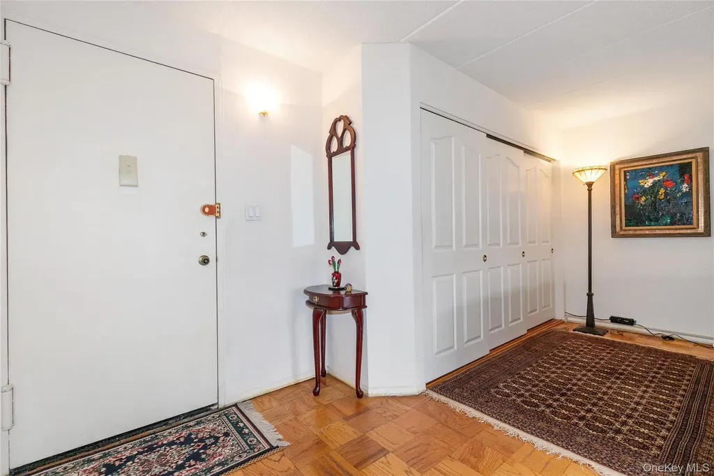 10 Ipswich Avenue Great Neck NY 11021