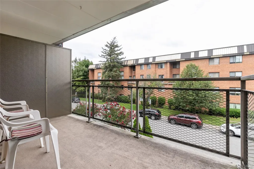 10 Ipswich Avenue Great Neck NY 11021