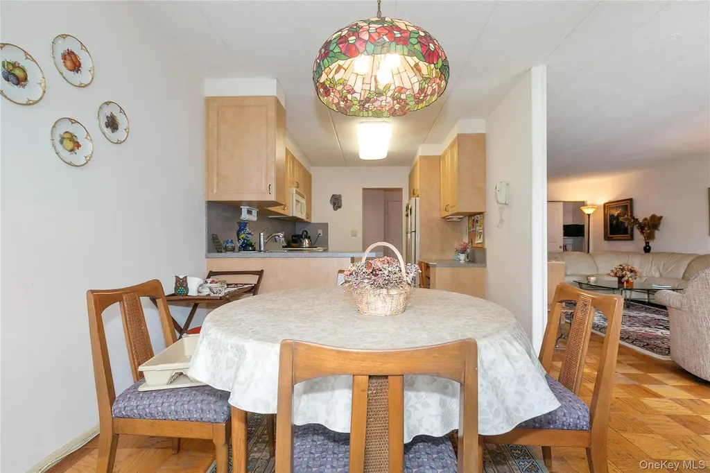 10 Ipswich Avenue Great Neck NY 11021